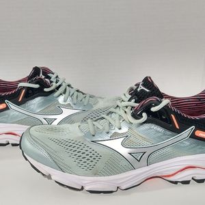 Women's wave inspire 15 running shoes size 11